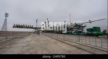 La navicella spaziale Soyuz TMA-20M è vista al trampolino di lancio dopo essere stata rotolata in treno nelle prime ore di mercoledì 16 marzo 2016 al Cosmodrome Baikonur in Kazakhstan. Foto Stock