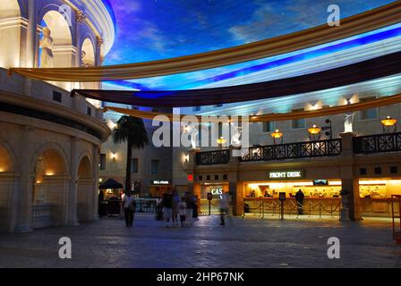 La lobby principale del Caesar’s Casino di Atlantic City, NJ, è decorata in un tema antico romano Foto Stock