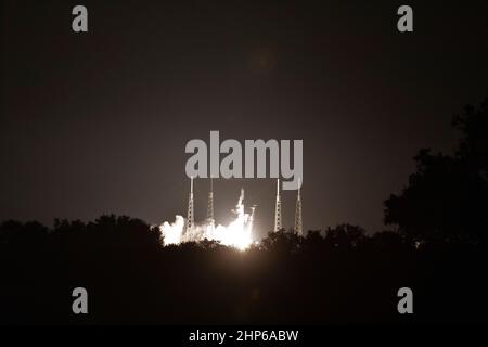 Il razzo SpaceX Falcon 9 con il modulo Dragon Cargo solleva lo Space Launch Complex 40 sulla Stazione dell'Aeronautica militare di Cape Canaveral in Florida la mattina presto del 4 maggio 2019 Foto Stock