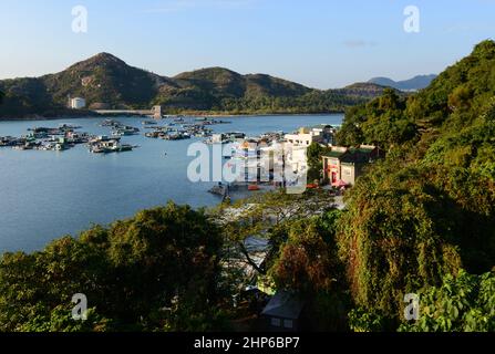 Una vista di Pichic Bay e Sok Kwu WAN nell'isola di Lamma, Hong Kong. Foto Stock