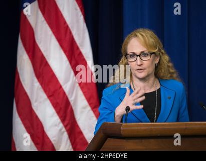 Il Dr. Jo Handelsman, associate Director for Science presso la Casa Bianca Office of Science and Technology Policy, parla all'evento Young Women Empowering Communities: Champions of Change di martedì 15 settembre 2015 presso l'Eisenhower Executive Office Building di Washington, DC. Foto Stock