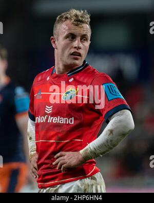 Limerick, Irlanda. 18th Feb 2022. Craig Casey di Munster durante la partita United Rugby Championship Round 12 tra Munster Rugby e Edinburgh Rugby al Thomond Park di Limerick, Irlanda, il 18 febbraio 2022 (Foto di Andrew Surma/ Credit: Sipa USA/Alamy Live News Foto Stock