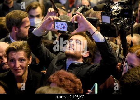 Andrea Kotarac partecipa alla riunione della campagna del candidato presidenziale Marine le Pen del partito di estrema destra Rassemblement National (RN) a Vienne, nel sud-est della Francia, il 18 febbraio 2022. Foto di Julien Reynaud/APS-Medias/ABACAPRESS.COM Foto Stock