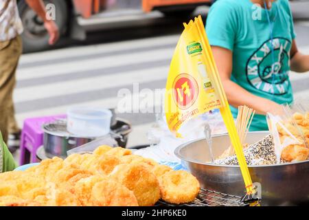 Bangkok-Thailandia OTT 7 2018: Cibo vegetariano nel mercato in occasione del Festival vegetariano Foto Stock