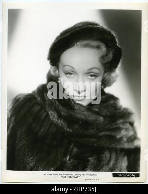 Foto pubblicitaria di Marlene Dietrich per il film 'No Highway in the Sky' noto anche come 'No Highway' (1951) Foto Stock