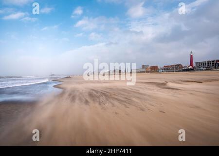 Tempesta di sabbia sulla spiaggia di Scheveningen, vicino a Den Haag (l'AIA) nei Paesi Bassi Foto Stock