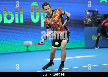 Wesley Koolhof dei Paesi Bassi in azione durante la partita finale di Doubles nel Qatar ExxonMobil Open al Khalifa International Tennis and Squash Complex il 18 febbraio 2022 a Doha, Qatar. Foto Stock