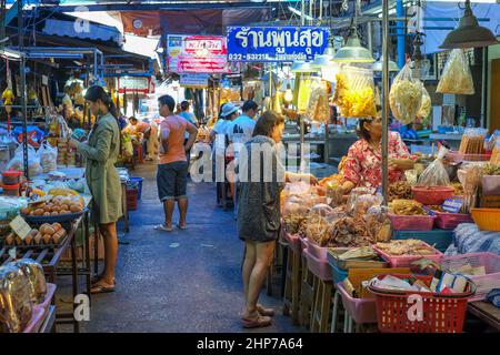 Scena urbana da Chatchai mercato coperto a Hua Hin. Hua Hin è una delle destinazioni di viaggio più popolari in Thailandia. Foto Stock