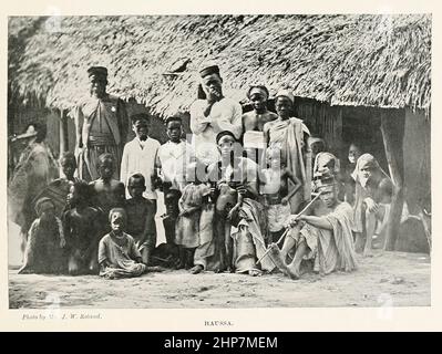 Un gruppo di Hausa gli Hausa sono il più grande gruppo etnico dell'Africa occidentale e centrale, Che parlano la lingua di Hausa, gli Hausa sono un popolo diversificato ma culturalmente omogeneo, basato principalmente nelle aree Sahelian e Sparse savanna del Niger meridionale e della Nigeria settentrionale, che conta oltre 80 milioni di persone con popolazioni indigenizzate significative in Benin, Camerun, Costa d'Avorio, Ciad, Sudan, Repubblica Centrafricana, Repubblica del Congo, Togo, Ghana, Eritrea, Guinea Equatoriale, Gabon, Senegal e Gambia. Dal libro le razze viventi dell'umanità; Volume 2 di Henry Neville Hutc Foto Stock