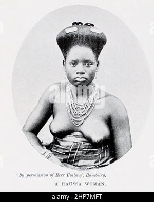 HAUSA Woman gli Husa sono il più grande gruppo etnico dell'Africa occidentale e centrale, Che parlano la lingua di Hausa, gli Hausa sono un popolo diversificato ma culturalmente omogeneo, basato principalmente nelle aree Sahelian e Sparse savanna del Niger meridionale e della Nigeria settentrionale, che conta oltre 80 milioni di persone con popolazioni indigenizzate significative in Benin, Camerun, Costa d'Avorio, Ciad, Sudan, Repubblica Centrafricana, Repubblica del Congo, Togo, Ghana, Eritrea, Guinea Equatoriale, Gabon, Senegal e Gambia. Dal libro le razze viventi dell'umanità; Volume 2 di Henry Neville Hutchinso Foto Stock