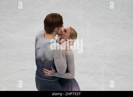 Pechino, Cina, 2022 Olimpiadi invernali, 19 febbraio 2022: Evgenia Tarasova e Vladimir Morozov dalla Russia durante il pattinaggio a figure al Capital Indoor Stadium. Prezzo Kim/CSM. Credit: CAL Sport Media/Alamy Live News Foto Stock