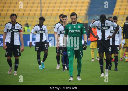 Parma, Italia. 19th Feb 2022. I giocatori DI PARMA CALCIO reagiscono durante la partita della Serie B tra Parma Calcio e Ternana Calcio a Ennio Tardini il 19 febbraio 2022 a Parma. Credit: Independent Photo Agency/Alamy Live News Foto Stock