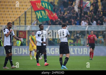 Parma, Italia. 19th Feb 2022. I giocatori DI PARMA CALCIO reagiscono durante la partita della Serie B tra Parma Calcio e Ternana Calcio a Ennio Tardini il 19 febbraio 2022 a Parma. Credit: Independent Photo Agency/Alamy Live News Foto Stock