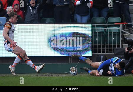 Bath, Regno Unito. 19th Feb 2022. 19th febbraio 2022 ; The Recreation Ground, Bath, Somerset, Inghilterra; Gallagher Premiership Rugby, Bath Versus Leicester; Will Muir of Bath segna Bath’s First Try Credit: Action Plus Sports Images/Alamy Live News Foto Stock