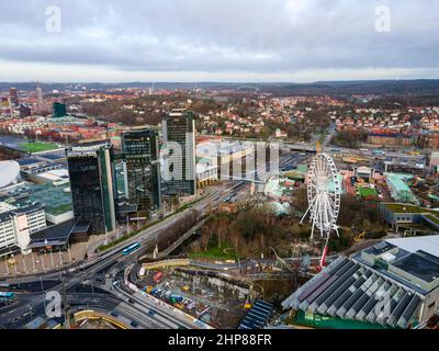 Gothenburg, Svezia: Scatto aereo dal parco Liseberg delle Gothia Towers, uno degli hotel più grandi dei paesi nordici. Luce del giorno, cielo nuvoloso. Foto Stock