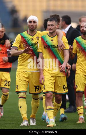 Marco Capuano (Ternana Calcio) e Simone Mazzocchi (Ternana Calcio) si guardano durante Parma Calcio vs Ternana Calcio, partita di calcio italiana Serie B a Parma, Italia, Febbraio 19 2022 Foto Stock