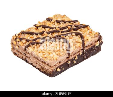 Gustoso wafer con nocciole gocciolate e cioccolato isolato su sfondo bianco Foto Stock