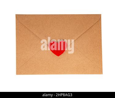 Busta artigianale marrone con cuore feltro amore concetto isolato su sfondo bianco Foto Stock