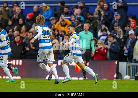 LONDRA, REGNO UNITO. FEBBRAIO 19th la Ilias Chair di QPR segna e celebra il suo obiettivo durante la partita del campionato Sky Bet tra Queens Park Rangers e Hull City al Kiyan Prince Foundation Stadium., Londra sabato 19th febbraio 2022. (Credit: Ian Randall | MI News) Credit: MI News & Sport /Alamy Live News Foto Stock