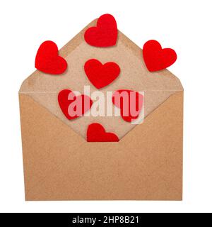 Busta artigianale marrone con cuore feltro amore concetto isolato su sfondo bianco Foto Stock