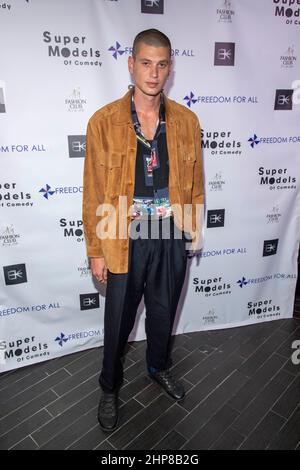 Hollywood, Stati Uniti. 18th Feb 2022. Francesco Cuizza partecipa a Models of Comedy Against Human Trafficking for Charity Freedom for All all'Hollywood Roosevelt Hotel di Hollywood, CA il 18 febbraio 2022 Credit: Eugene Powers/Alamy Live News Foto Stock