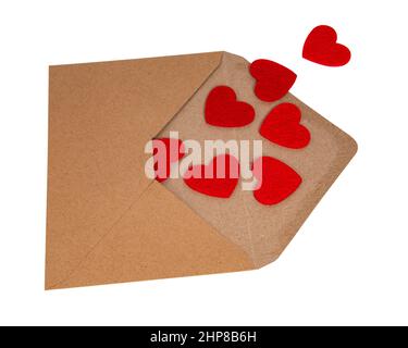 Busta artigianale marrone con cuore feltro amore concetto isolato su sfondo bianco Foto Stock