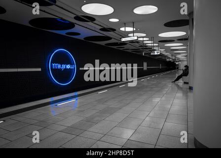 Vista interna della stazione della metropolitana Młynów Foto Stock