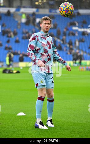 Brighton, Regno Unito. 19th Feb 2022. Nathan Collins di Burnley prima della partita della Premier League tra Brighton & Hove Albion e Burnley all'Amex il 19th 2022 febbraio a Brighton, Inghilterra. (Foto di Jeff Mood/phcimages.com) Credit: PHC Images/Alamy Live News Foto Stock