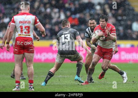 Louie McCarthy-Scarsbrook (15) di St Helens corre con la palla in, il 2/19/2022. (Foto di David Greaves/News Images/Sipa USA) Credit: Sipa USA/Alamy Live News Foto Stock