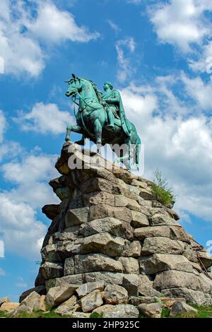 Il Cavallo di rame è una statua equestre del 1831 di Giorgio III di Richard Westmacott. In piedi su un plinto di pietra su Snow Hill alla fine della passeggiata lunga. Foto Stock
