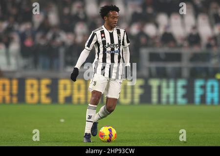 Torino, 18th febbraio 2022. Juan Cuadrado della Juventus durante la Serie A allo Stadio Allianz di Torino. Il credito d'immagine dovrebbe essere: Jonathan Moscrop / Sportimage Foto Stock