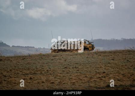 L'esercito britannico Supacat Coyote 6x6 rapido assalto, il supporto del fuoco e veicoli di ricognizione in azione su un addestramento militare di battaglia, Wiltshire Regno Unito Foto Stock