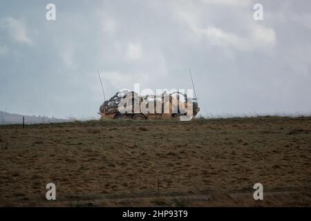L'esercito britannico Supacat Coyote 6x6 rapido assalto, il supporto del fuoco e veicoli di ricognizione in azione su un addestramento militare di battaglia, Wiltshire Regno Unito Foto Stock
