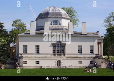 Londra, Regno Unito: Vista laterale della neo palladiana Chiswick House nella parte ovest di Londra Foto Stock