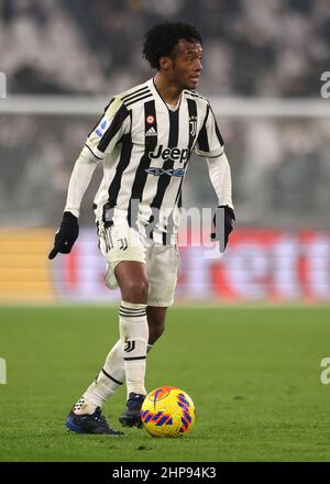 Torino, 18th febbraio 2022. Juan Cuadrado della Juventus durante la Serie A allo Stadio Allianz di Torino. Il credito d'immagine dovrebbe essere: Jonathan Moscrop / Sportimage Foto Stock