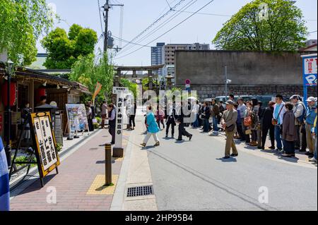 Osaka, Apr 29 2011 - Sunny exterior view of the Temma Tenjin Hanjo Tei Foto Stock