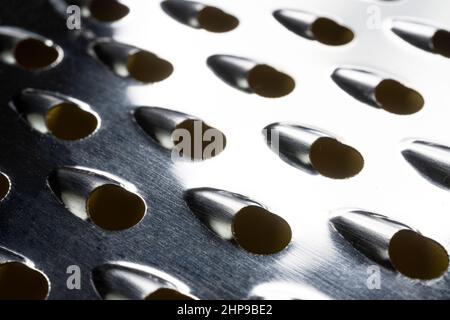 dettaglio di un utensile per grattugiare in cucina Foto Stock