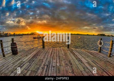 Tramonto al lago Sumter sbarco nei villaggi, Florida - Fisheye View Foto Stock