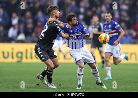 Genova, Italia, 19th febbraio 2022. Francesco Caputo di UC Sampdoria si scontra con Mattia viti di Empoli FC durante la serie A a a Luigi Ferraris, Genova. Il credito d'immagine dovrebbe essere: Jonathan Moscrop / Sportimage Foto Stock