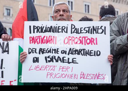 Roma, Italia. 19th Feb 2022. Protesta organizzata dalla Comunità palestinese di Roma e del Lazio per chiedere il rilascio di tutti i prigionieri politici palestinesi che si trovano attualmente nelle carceri israeliane. (Foto di Matteo Nardone/Pacific Press/Sipa USA) Credit: Sipa USA/Alamy Live News Foto Stock