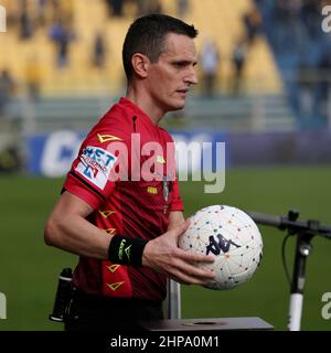 Parma, Italia. 19th Feb 2022. L'arbitro Daniele Minelli durante Parma Calcio vs Ternana Calcio, partita di calcio italiana Serie B a Parma, Italia, Febbraio 19 2022 Credit: Independent Photo Agency/Alamy Live News Foto Stock