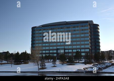 BROOMFIELD, CO, USA - 19 febbraio 2022: Broomfield, Colorado uffici di VMware, un'azienda americana di tecnologia di cloud computing e virtualizzazione. Foto Stock