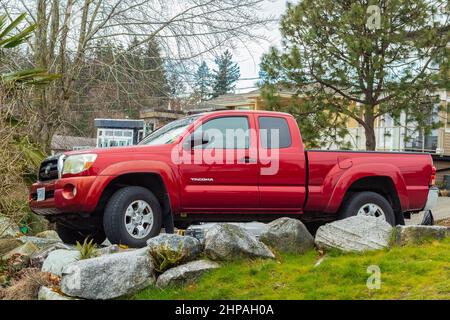 Foto di un rosso Toyota Tacoma in un parcheggio. Foto Stock