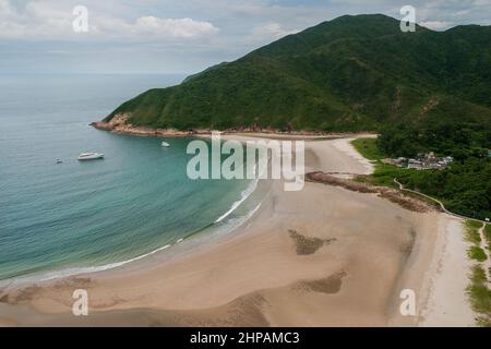 Aereo dall'elicottero che mostra Sai WAN Tsuen, Sai Kung East Country Park, Hong Kong Foto Stock