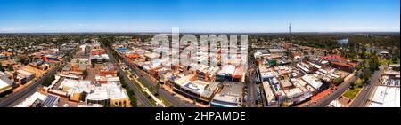 Ampio panorama aereo sul centro di Mildura sulle rive del fiume Murray in riverina d'Australia. Foto Stock