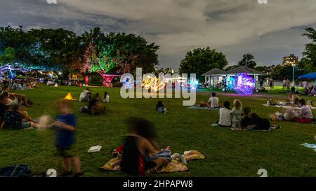 Brisbane, Queensland, Australia - Festival del twirling del fuoco nel West End Foto Stock