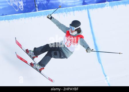 Zhangjiakou, Hebei, Cina. 18th Feb 2022. Sabrina Cakmakli (GER) Sci Freestyle : finale di Malfpipe di Sci Donna durante i Giochi Olimpici invernali di Pechino 2022 al Genting Snow Park di Zhangjiakou, Hebei, Cina . Credit: YUTAKA/AFLO SPORT/Alamy Live News Foto Stock