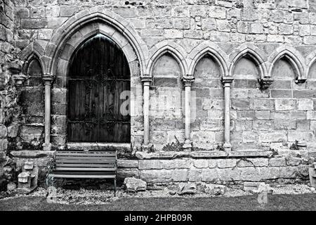 Porte ad arco gotiche, Bolton Abbey, North Yorkshire Foto Stock