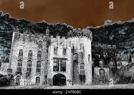 Il Castello di Gwrych è una casa di campagna del 19th° secolo, classificata come Grade i, vicino ad Abergele, a Conwy, Galles. Foto Stock