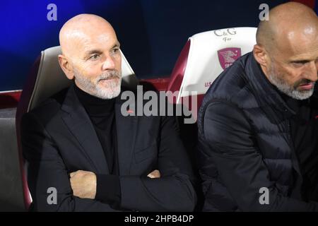 Salerno, Italia. 19th Feb, 2022. Cach Stefano Pioli ( AC Milan ) la Serie A tra noi. Salernitana 1919 - AC Milan e allo Stadio Arechi Punteggio finale:2-2 (Credit Image: © Agostino Gemito/Pacific Press via ZUMA Press Wire) Foto Stock
